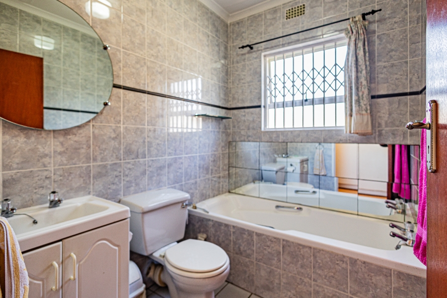 2 Bedroom Property for Sale in Kenridge Western Cape